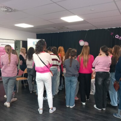 Public présent aux ateliers octobre rose à Paimpol